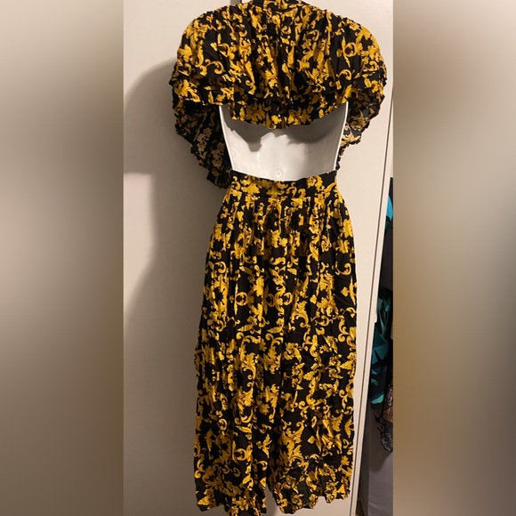 PrettyLittleThing black chain pleated open back midi dress - Picture 5 of 6